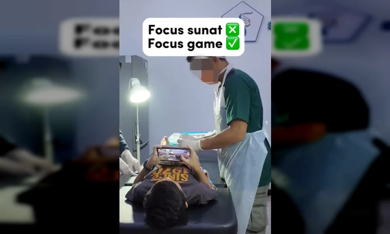 Brave Youngster in Rawang Navigates Circumcision Surgery Triumphantly, Engaging in Mobile Game Distraction