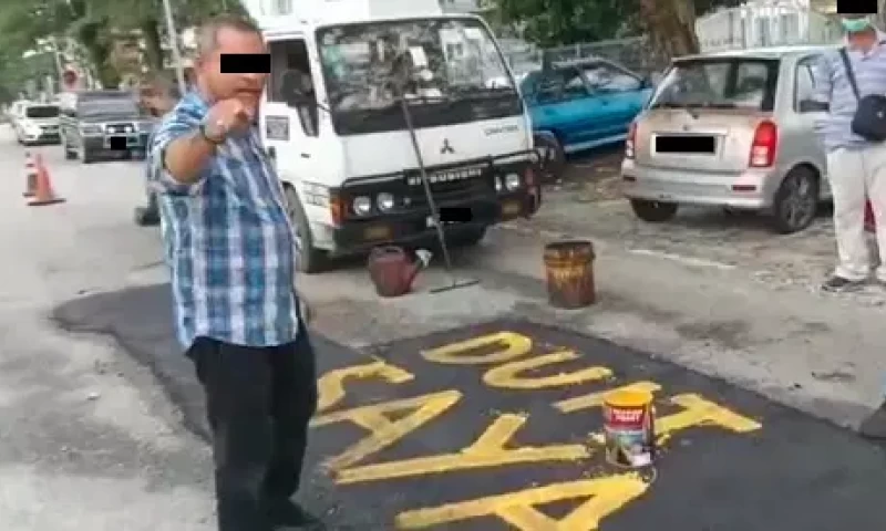 Local Resident in Klang Repairs Road Potholes and Adds 'My Money' Artwork, Expresses Concern About Political Representative Taking Credit