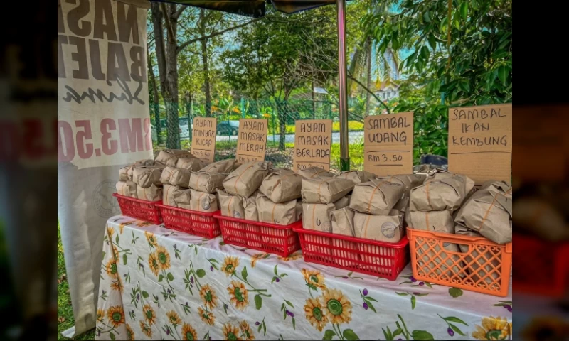 Malaysian Food Vendor Faces Criticism for Offering 'Nasi Bajet' at a Lower Price Than Rahmah Meals