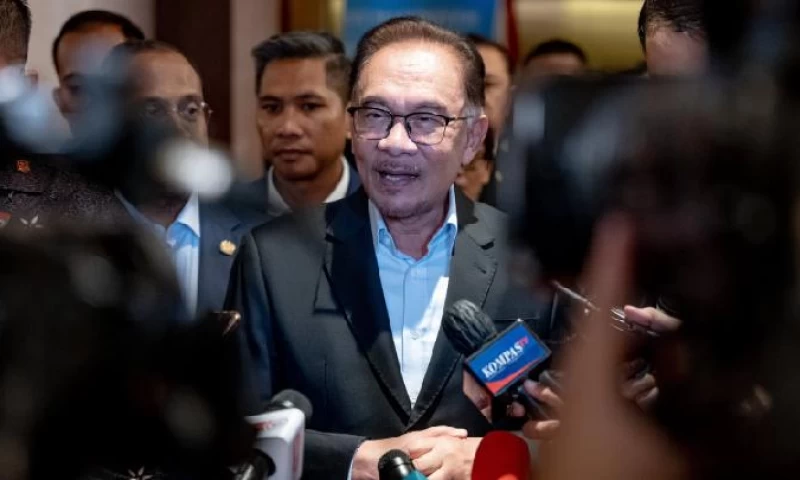 Anwar Urges Malaysia to Shift Focus to Technical and Engineering Fields