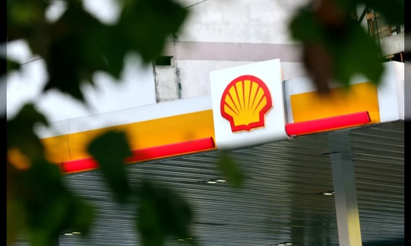 Shell in Discussions to Sell Malaysian Fuel Stations to Saudi Aramco