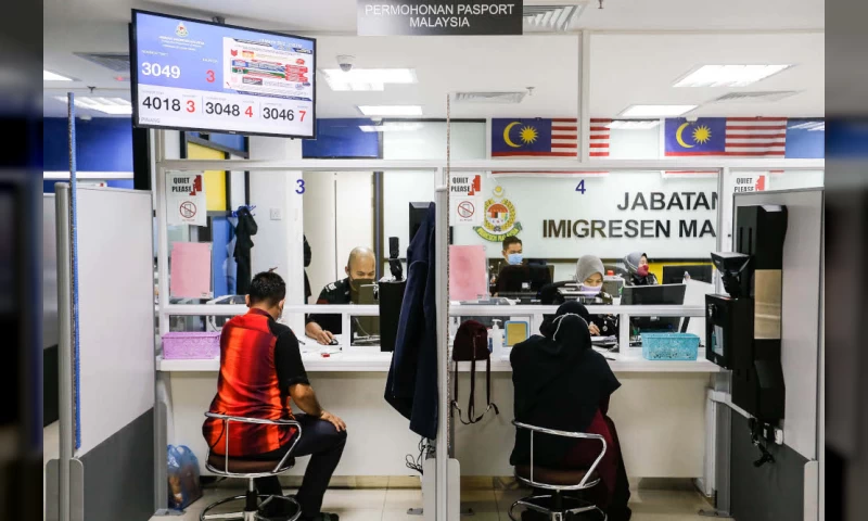 ‘You Should Look for Another Job’ – Malaysian Woman Confronts Immigration Officer Over Rude Behavior