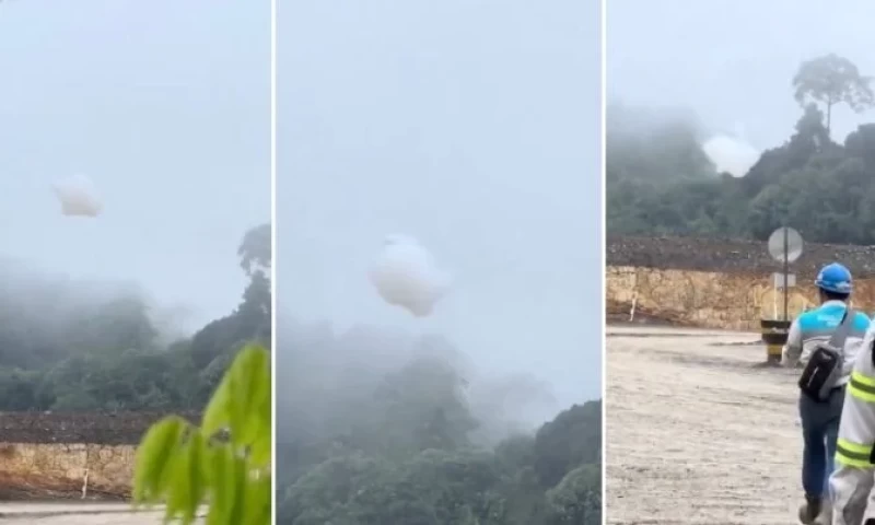 M’sians Stunned by Rare Phenomenon in Kalimantan as a Lone Cloud Descends to the Ground